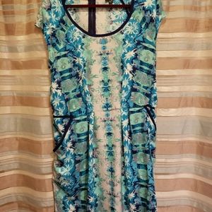 Dress with pockets and back zip details